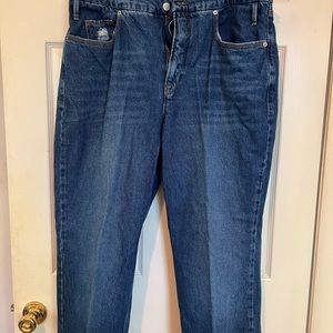 Only worn twice … Good American 90’s Style Strait Leg jean.